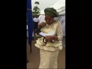 Video: Toyin Aimakhu Cries Uncontrollably As She Reads Bible Passage At The Burial Of Her Late Father